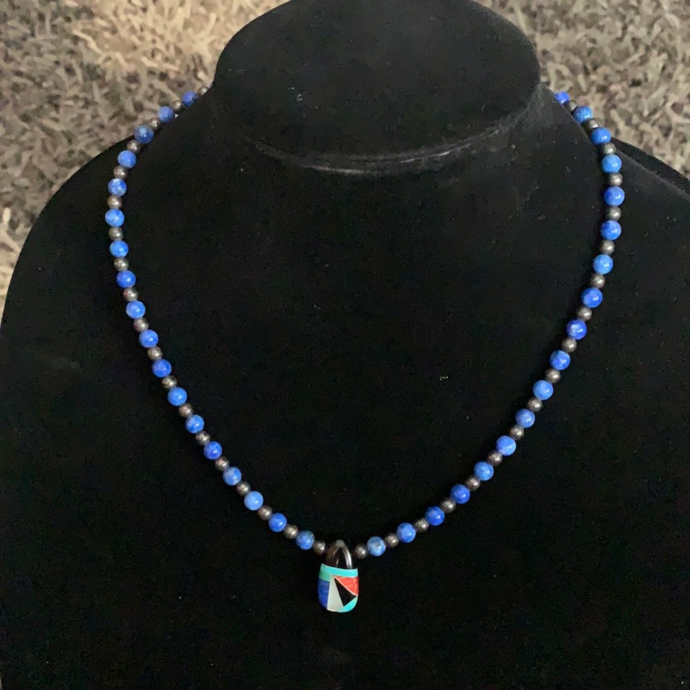 Relios, Inc. 10 in inlaid lupus necklace good cond